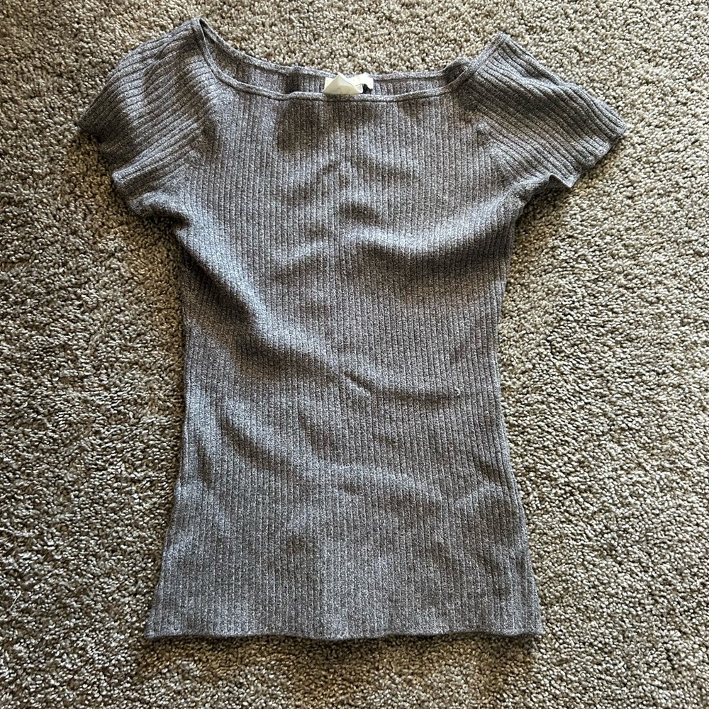 Thick material grey ribbed knit top